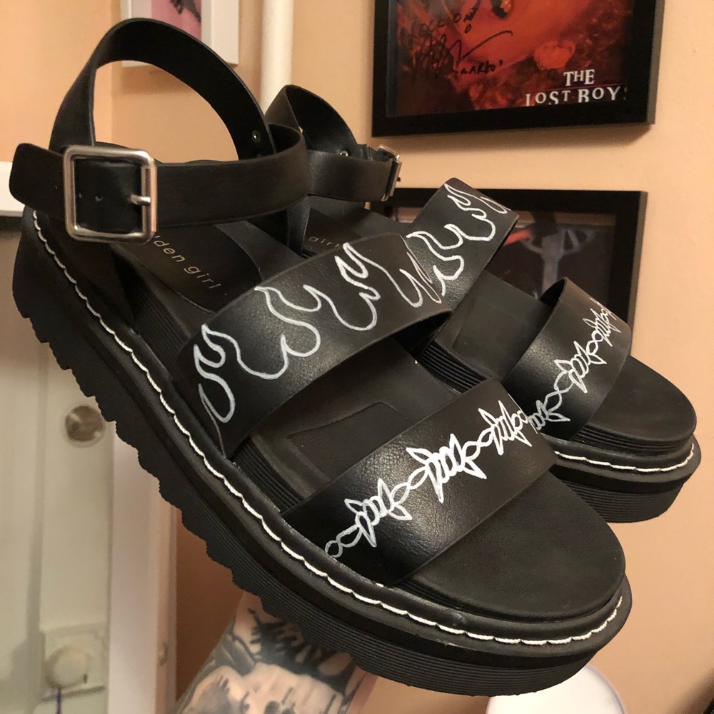 Upcycled dr. Marten style sandals - Picture 5 of 5
